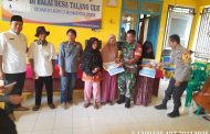 Bhabinkamtibmas Polsek Lebong Utara Hadiri Pembagian BLT DD Kemiskinan Ekstrem di Desa Talang Ulu