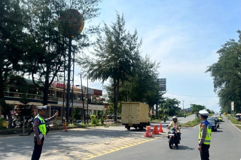 Personel Satlantas Polresta Bengkulu Laksanakan Patroli dan Pengaturan Lalin di Kawasan Pantai Panjang