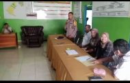 Personil Polsek Sukaraja Monitoring Giat Penyaluran Bantuan BLT DD Desa Sidoluhur