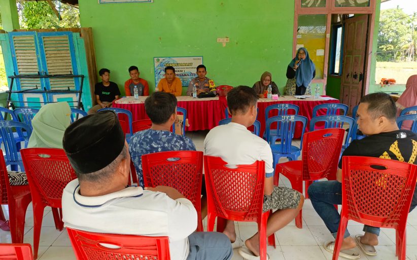 Bhabinkamtibmas Polsek Lebong Tengah Hadiri Musdes di Desa Ujung Tanjung III