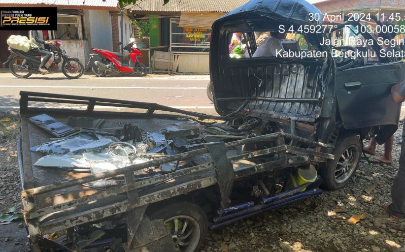 Laka Lantas Grand Max Vs Carry TS Akibatkan 2 Mobil Ringsek