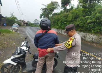 Tekan Kriminalitas, Polsek Sindang Kelingi Gelar Razia Senjata Tajam dan Senjata Api