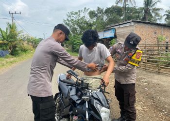 Polsek Kotapadang Gelar Razia Senjata Api dan Senjata Tajam di Jalur Kotapadang – PU.Tanding