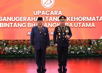 Menhan Prabowo Subianto Terima Penghargaan Tanda Kehormatan Bintang Bhayangkara Utama Polri