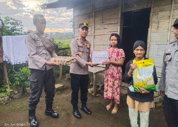 HUT Bhayangkara ke-78, Polsek Bermani Ulu Gelar Kegiatan Bantuan Sosial