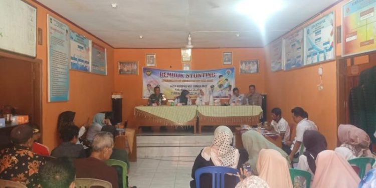 Kanit Binmas dan Bhabinkamtibmas Polsek Manna Hadiri Rapat Kerja Mini Lokakarya Pengendalian Stunting di Wilayah Binaan