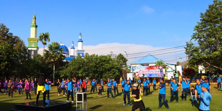 Semarakkan Hari Bhayangkara, Polres Lebong Gelar Senam Bersama Dan Bazar UMKM
