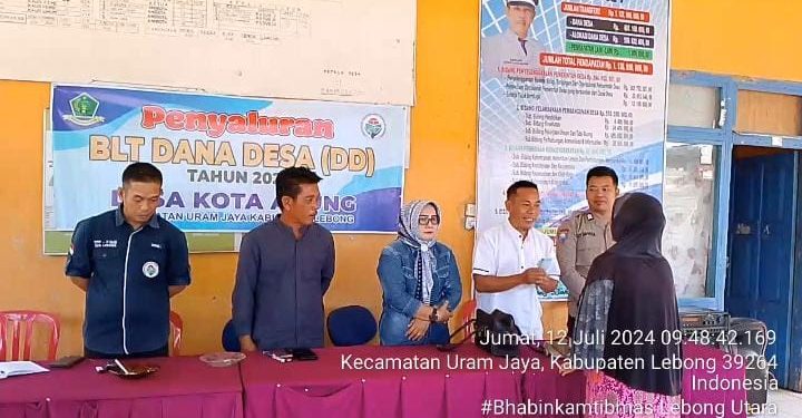Sambang, Bhabinkamtibmas Polsek Lebong Utara Hadiri Penyaluran BLT DD di Desa Kota Agung