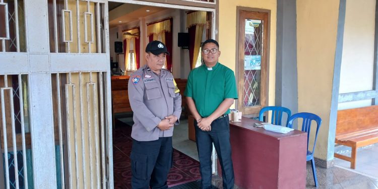 Berikan Rasa Aman, Polsek Selupu Rejang Lakukan Pengamanan Saat Ibadah Minggu