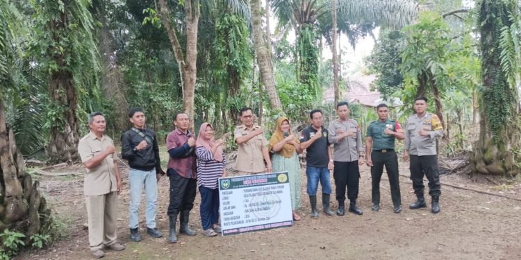 Kapolsek Pino dan Bhabinkamtibmas Polsek Pino Hadiri Penetapan Titik 0 Pelaksanaan Kegiatan Pembangunan di Desa Talang Tinggi