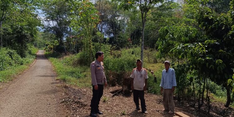 Cegah Karhutla, Personel Polsek Lebong Tengah Laksanakan Binluh di Desa Danau Liang dan Semelako Atas