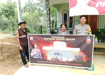 Sambangi Warga, Bhabinkamtibmas Polsek Lebong Tengah Sosialisasikan Pencegahan Kahutla