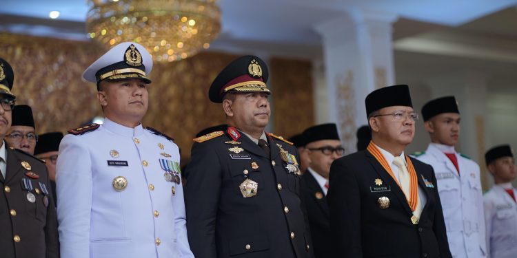 Wakapolda Bengkulu Ikuti Upacara Penurunan Bendera Merah Putih dalam rangka HUT Kemerdekaan RI Ke-79