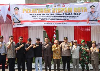 SIAP AMANKAN PILKADA TAHUN 2024, POLRES KEPAHIANG LAKSANAKAN SIMULASI PENGAMANAN KOTA DAN PERAGAKAN PENGAMANAN AKSI UNJUK RASA