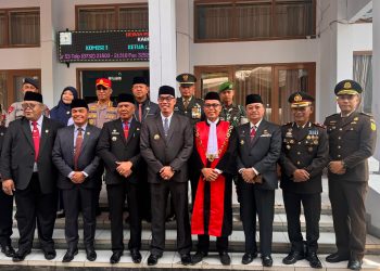 Wakapolres Rejang Lebong Menghadiri Pelantikan Anggota DPRD Kab. Rejang Lebong