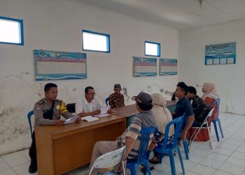 Sambang, Bhabinkamtibmas Polsek Lebong Selatan Mediasi Perselisihan Warga
