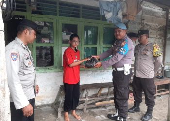 Polsek PUT Salurkan Bantuan Sosial kepada Masyarakat Kurang Mampu
