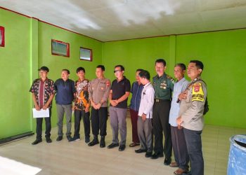 Berpartisipasi dalam Pembangunan Desa, Kapolsek dan Bhabinkamtibmas Polsek Pino Menghadiri Sertifikasi Pembangunan DPT Jalan Sawah Desa Binaannya