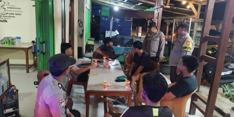 Ciptakan Kamtibmas Kondusif Jelang Pilkada Tahun 2024, Polsek Maje Laksanakan Patroli