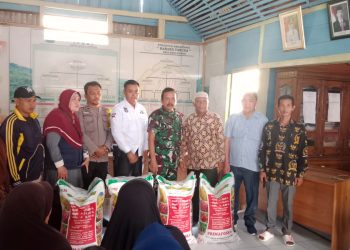 Cooling System, Bhabinkamtibmas Polsek Lebong Selatan Hadiri Penyaluran Bantuan Pupuk Non Subsidi di Desa Kota Donok