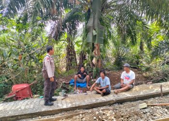 Personel Polres Bengkulu Selatan Sambangi Warga Berikan Edukasi dan Ajak Masyarakat Untuk Melaksanakan Cooling System Terkait Pilkada 2024