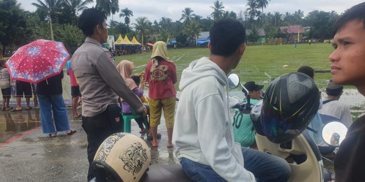 Cegah Terjadinya Gangguan Kamtibmas, Kapolsek Padang Guci Hulu Pimpin Pelaksanaan Pengamanan Turnament Padang Guci Hulu Cup 3