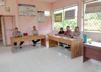 Polsek Lebong Atas Gelar Jumat Curhat di Desa Kota Baru Santan
