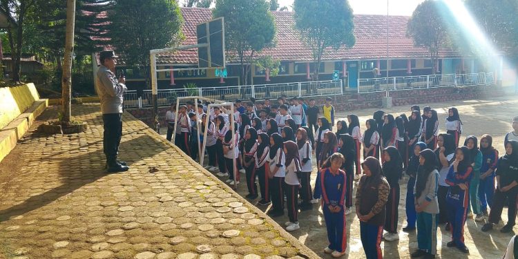 Cegah Kenakalan Remaja, Polsek Lebong Utara Laksanakan Binluh di SMKN 4 Lebong