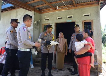 Penanganan Stunting,Wakapolres Lebong Salurkan Bantuan Pangan