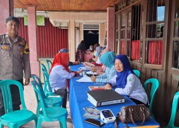 Bhabinkamtibmas Polsek Lebong Utara Monitoring Hadiri Kgeiatan Posbindu Lansia di Desa Tunggang