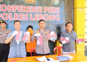 Ditangkap di Depan Teras Rumah, Polisi Amankan 7 Paket Sabu