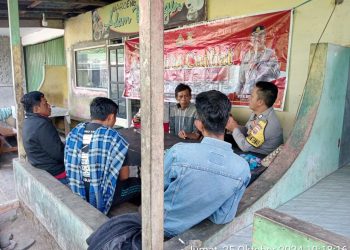 Personel Polsek Sindang Kelingi Gelar Jumat Curhat Bersama Warga untuk Jaga Kamtibmas