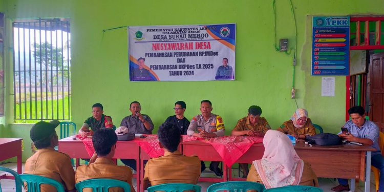 Bhabinkamtibmas Polsek Lebong Utara Hadiri Musyawarah RKPDes di Desa Sukau Mergo