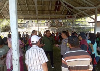 Bhabinkamtibmas Polsek Lebong Selatan Monitoring Penyaluran Bantuan Kartu Keluarga Sejahtera
