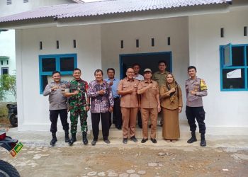 Bhabinkamtibmas Polsek Kota Manna Hadiri Serah Terima Pekerjaan Dana Kelurahan 2024 di Kelurahan Ibul