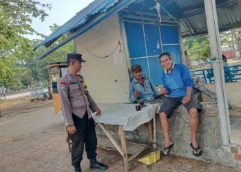 Bhabinkamtibmas Kelurahan Sumber Jaya Sambang Kamtibmas Tingkatkan Keamanan Lingkungan