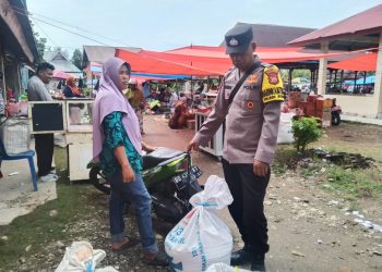Bhabinkamtibmas Polsek Seginim Sambangi Warga, Jaga Stabilitas Jelang Pilkada 2024