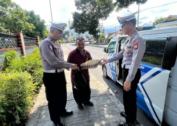 Selasa Berbagi, Polres Rejang Lebong Berikan Bantuan kepada Warga yang Membutuhkan