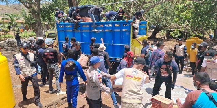 Polda NTT dan Berbagai Pihak Terus Bantu Korban Erupsi Gunung Lewotobi di Flotim