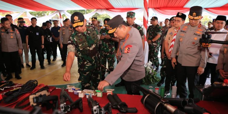 Kapolri dan Panglima Cek Kesiapan Pengamanan Pilkada Serentak di Jatim