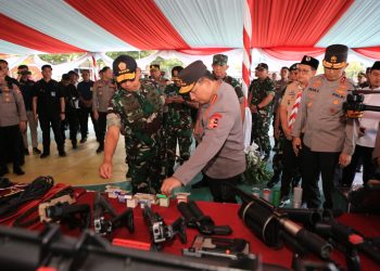 Kapolri dan Panglima Cek Kesiapan Pengamanan Pilkada Serentak di JatimKapolri dan Panglima Cek Kesiapan Pengamanan Pilkada Serentak di Jatim