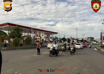 Personel Dit Samapta Polda Bengkulu Lakukan Pengaturan Lalu Lintas Jelang Buka Puasa
