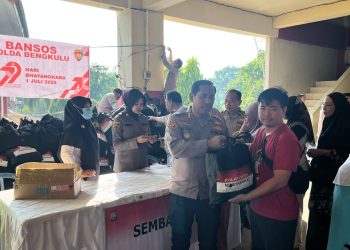 Karolog Polda Bengkulu Berikan Bantuan  2.300 Paket  Sembako kepada Masyarakat Bengkulu dalam Rangka HUT Bhayangkara ke-79