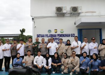 Kapolda Bengkulu Mendampingi Kepala Staf Kepresidenan Mengecek Makan Gizi Gratis
