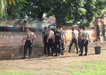 Karolog Polda Bengkulu Pimpin Bakti Religi di Pura Jaganatha Provinsi Bengkulu Wujudkan Toleransi dan Kepedulian