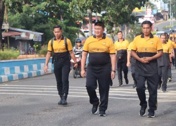 Wakapolda Bengkulu Pimpin Kegiatan Olahraga Pagi Jalan Santai Bersama PJU dan Anggota Polda Bengkulu