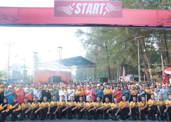 Polda Bengkulu Gelar Semarak Bhayangkara dalam Rangka HUT Bhayangkara ke-79 : Kapolda Bengkulu Buka Kegiatan Jalan Santai