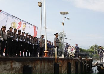 KAPOLDA BENGKULU PIMPIN UPACARA TABUR BUNGA DALAM RANGKA HUT BHAYANGKARA KE-79