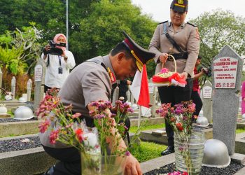 Jelang Hari Bhayangkara, Kapolri Ziarah ke Makam BJ Habibie hingga Hoegeng