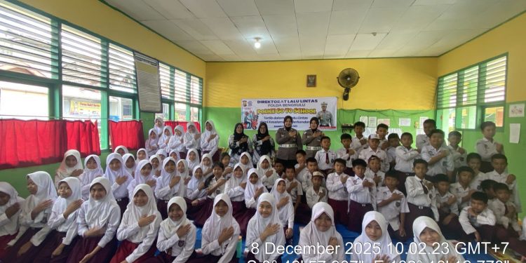 Ditlantas Polda Bengkulu Gelar Police Go To School, Berikan Edukasi Keselamatan Lalu Lintas kepada Siswa SDN 99 Kota Bengkulu